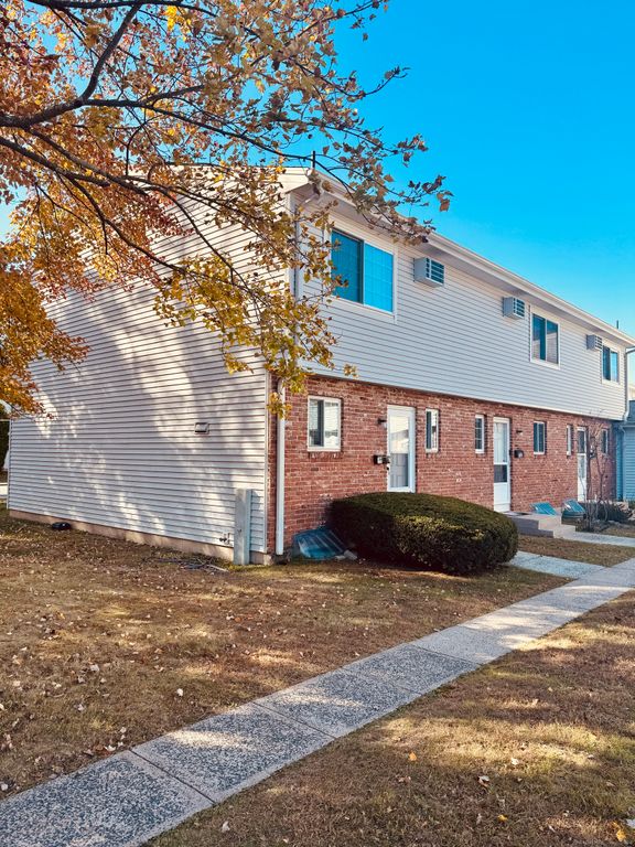 30 Woodglen Drive APT 7B2, Waterbury, CT 06705