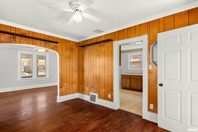 908 E BEHRENDS Avenue, Peoria, IL 61603