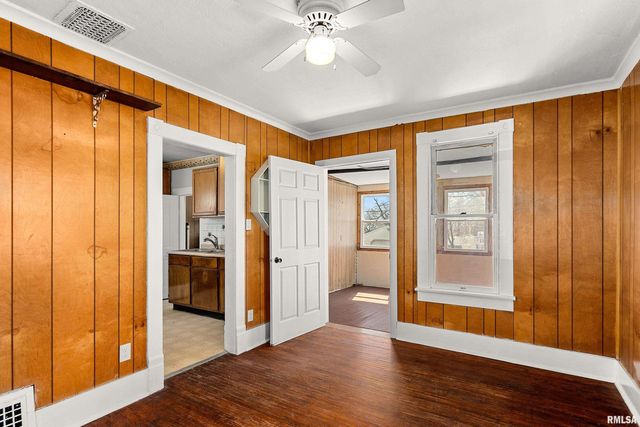 908 E BEHRENDS Avenue, Peoria, IL 61603