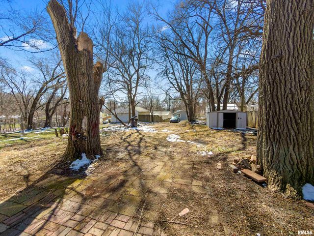 908 E BEHRENDS Avenue, Peoria, IL 61603