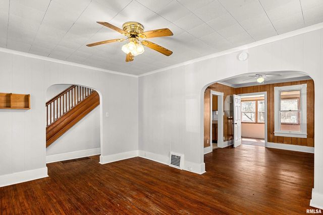 908 E BEHRENDS Avenue, Peoria, IL 61603