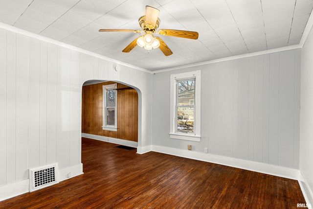 908 E BEHRENDS Avenue, Peoria, IL 61603