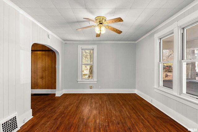 908 E BEHRENDS Avenue, Peoria, IL 61603