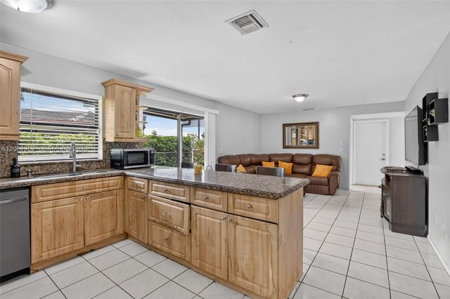 1580 SW 87th Terrace, Pembroke Pines, FL 33025