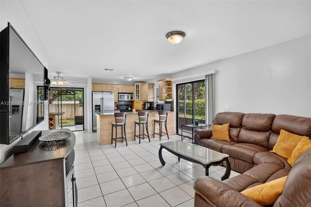 1580 SW 87th Terrace, Pembroke Pines, FL 33025