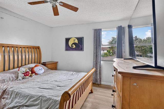 1580 SW 87th Terrace, Pembroke Pines, FL 33025