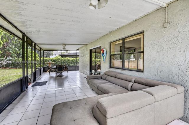 1580 SW 87th Terrace, Pembroke Pines, FL 33025