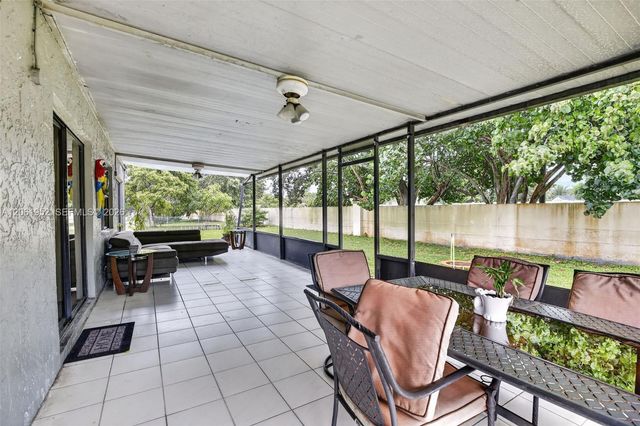 1580 SW 87th Terrace, Pembroke Pines, FL 33025
