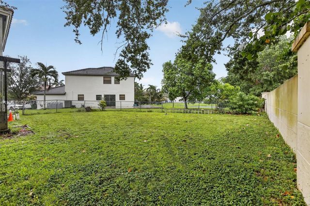 1580 SW 87th Terrace, Pembroke Pines, FL 33025