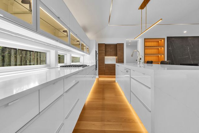 623 Echo Lane, Glenview, IL 60025