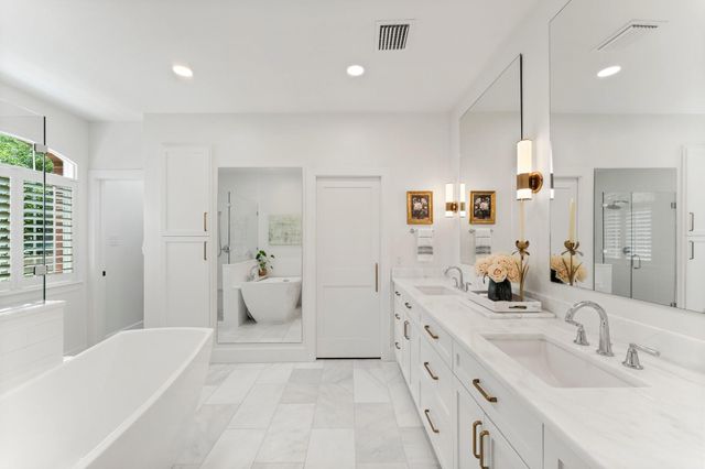 18 N Highland Court, The Woodlands, TX 77381