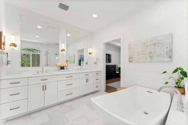 18 N Highland Court, The Woodlands, TX 77381