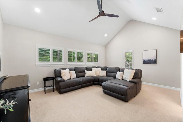 18 N Highland Court, The Woodlands, TX 77381
