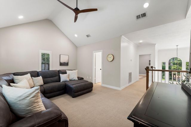 18 N Highland Court, The Woodlands, TX 77381