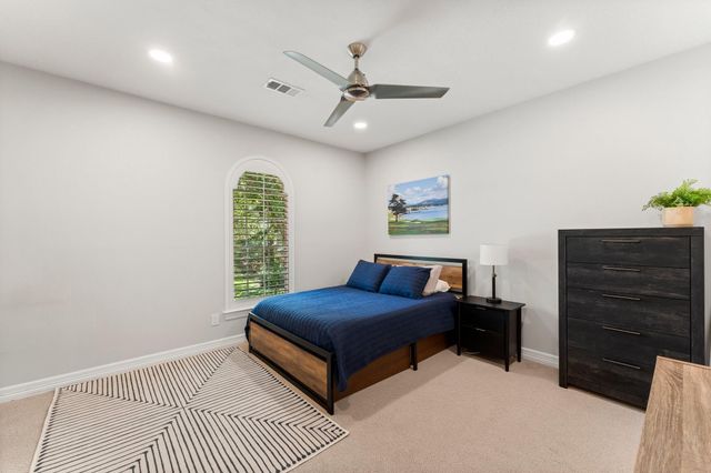 18 N Highland Court, The Woodlands, TX 77381