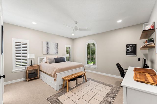 18 N Highland Court, The Woodlands, TX 77381