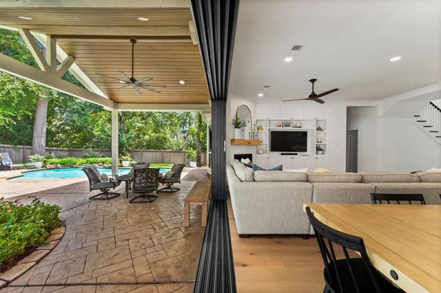 18 N Highland Court, The Woodlands, TX 77381