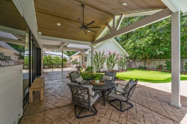 18 N Highland Court, The Woodlands, TX 77381
