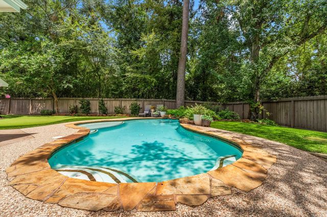 18 N Highland Court, The Woodlands, TX 77381