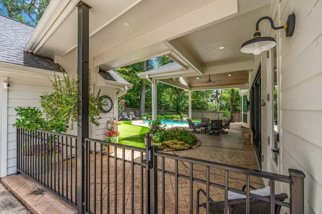 18 N Highland Court, The Woodlands, TX 77381