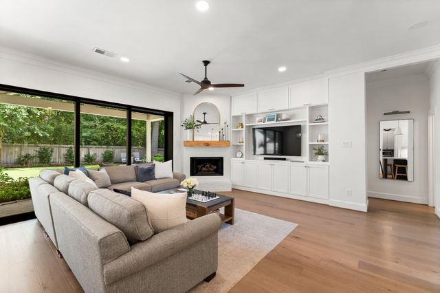 18 N Highland Court, The Woodlands, TX 77381