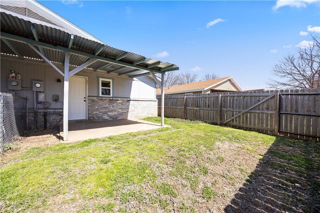 2007 Sycamore Place A, Springdale, AR 72762