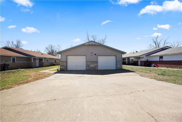 2007 Sycamore Place A, Springdale, AR 72762