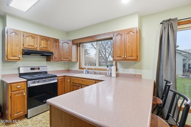 621 Cedar Lane, Bowling Green, OH 43402