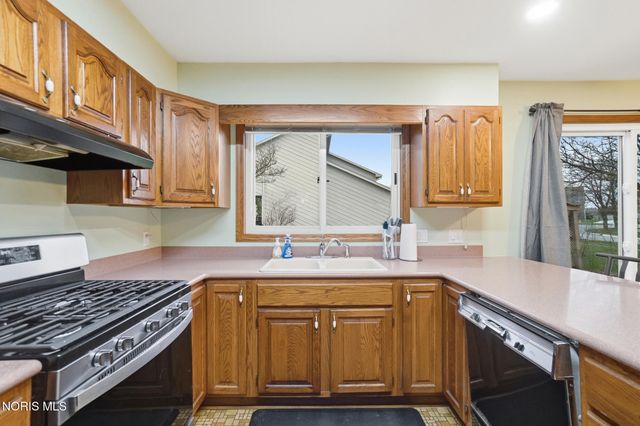 621 Cedar Lane, Bowling Green, OH 43402