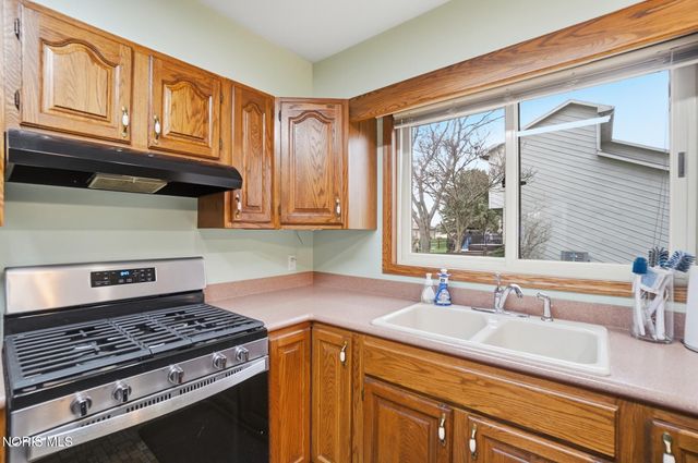 621 Cedar Lane, Bowling Green, OH 43402