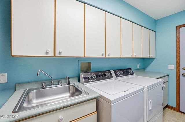 621 Cedar Lane, Bowling Green, OH 43402