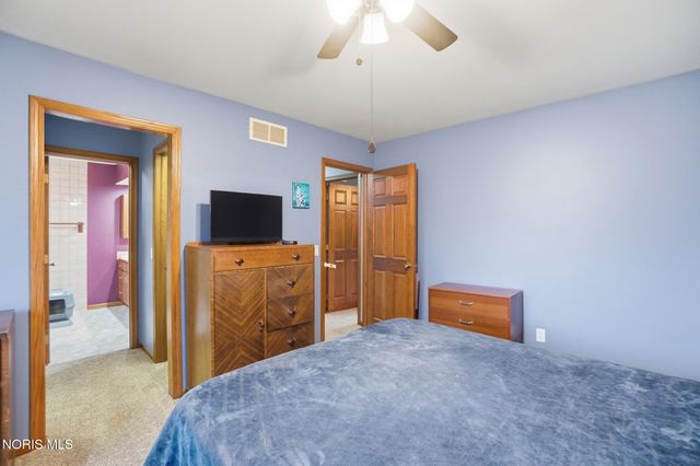 621 Cedar Lane, Bowling Green, OH 43402