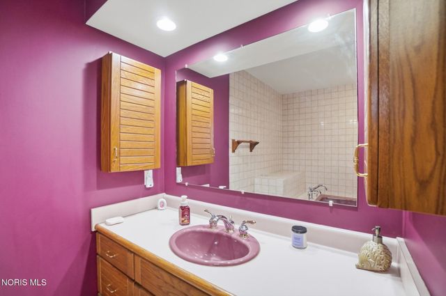 621 Cedar Lane, Bowling Green, OH 43402