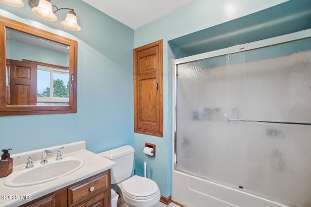 621 Cedar Lane, Bowling Green, OH 43402