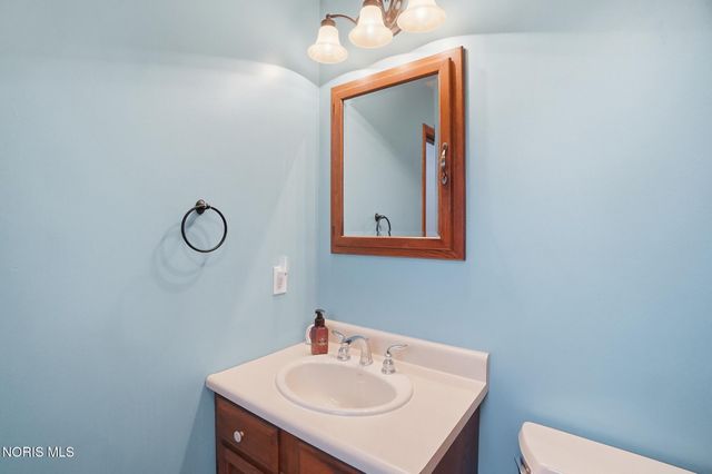 621 Cedar Lane, Bowling Green, OH 43402