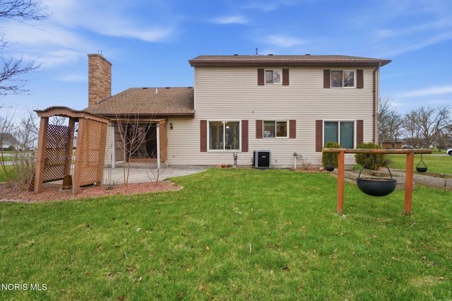 621 Cedar Lane, Bowling Green, OH 43402