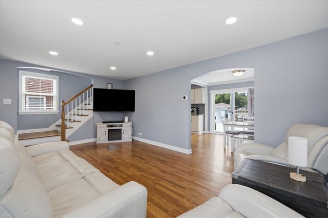 1616 Balmoral Avenue, Westchester, IL 60154