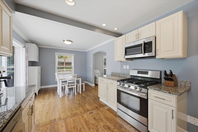 1616 Balmoral Avenue, Westchester, IL 60154