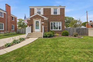 1616 Balmoral Avenue, Westchester, IL 60154