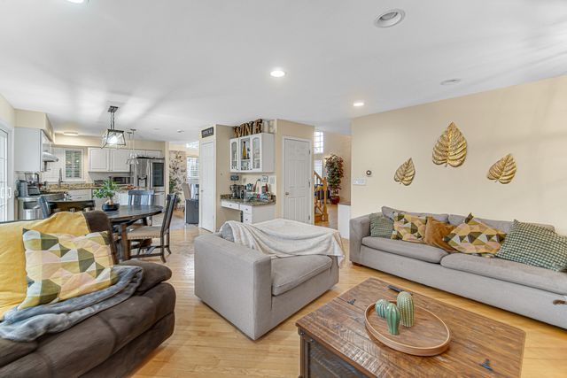 589 marseilles Circle, Buffalo Grove, IL 60089