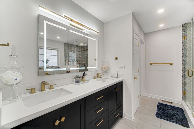 589 marseilles Circle, Buffalo Grove, IL 60089