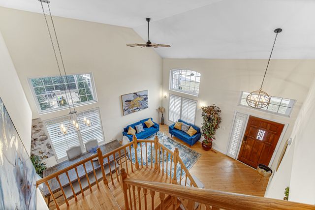 589 marseilles Circle, Buffalo Grove, IL 60089