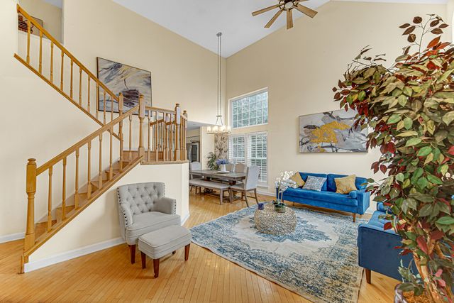 589 marseilles Circle, Buffalo Grove, IL 60089