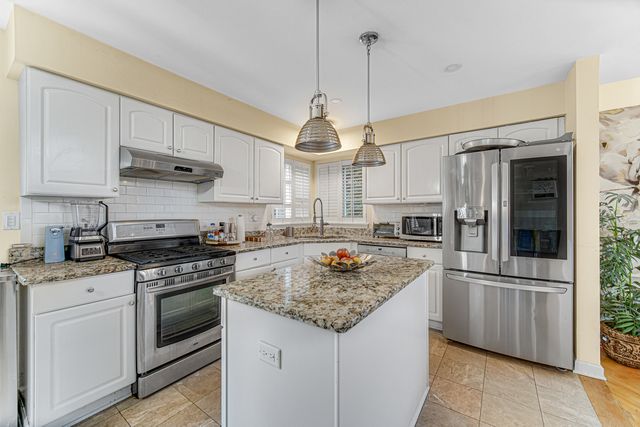 589 marseilles Circle, Buffalo Grove, IL 60089