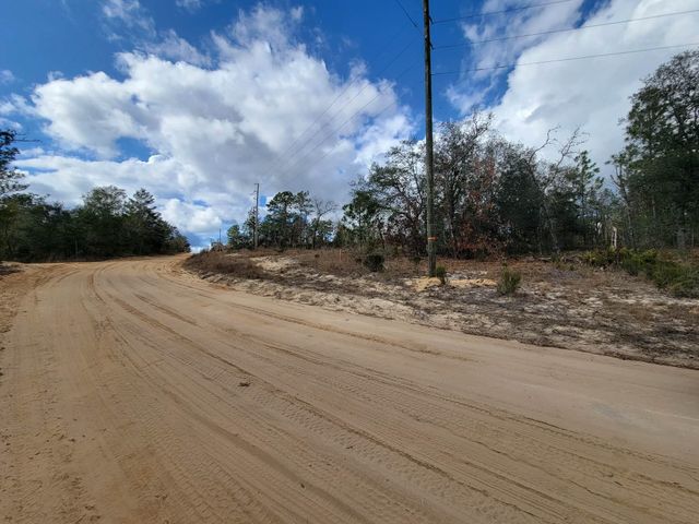 000 Twin Lakes Blvd, Interlachen, FL 32148