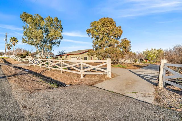 7562 Paddon Rd, Vacaville, CA 95688