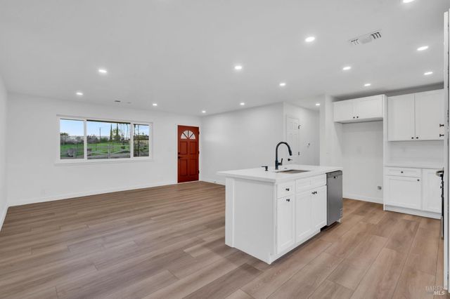 7562 Paddon Rd, Vacaville, CA 95688