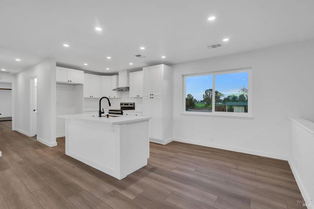 7562 Paddon Rd, Vacaville, CA 95688