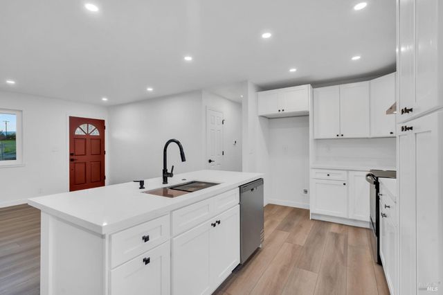 7562 Paddon Rd, Vacaville, CA 95688