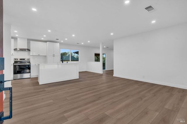 7562 Paddon Rd, Vacaville, CA 95688